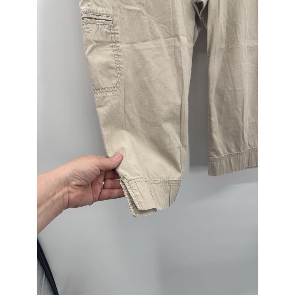 Womens Dockers Midrise Curvy Capris Cargo Pants 12 Khakis Utility Hiking Beachy - Picture 2 of 14